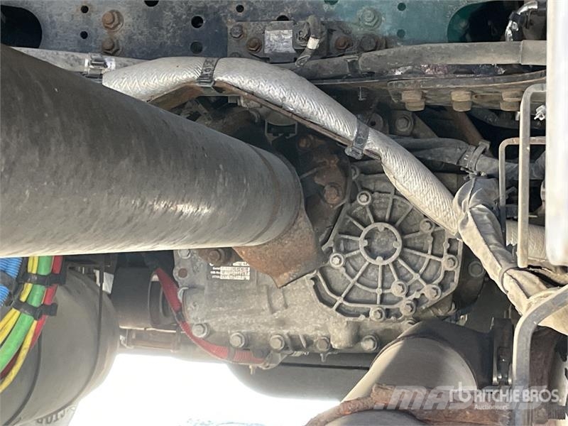 Freightliner Cascadia 126 6x4 T/A Sleeper Truck Tractor (Inoper Седельные тягачи