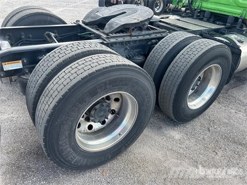 Freightliner Cascadia 113 中古トラクターヘッド | トレーラーヘッド