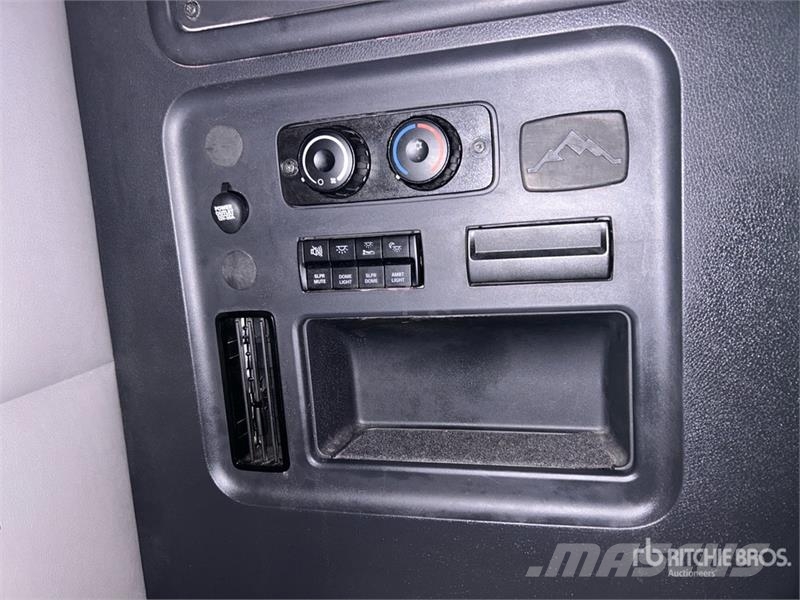 Freightliner Cascadia 126 6x4 T/A Sleeper Truck Tractor Tractor Units