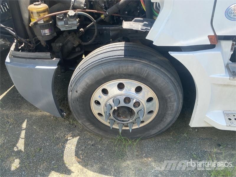 Freightliner Cascadia 126 6x4 T/A Sleeper Truck Tractor (Inoper 中古トラクターヘッド | トレーラーヘッド