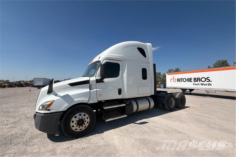 Freightliner Cascadia 126 6x4 T/A Sleeper Truck Tractor Cabezas tractoras