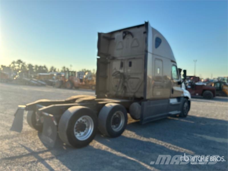 Freightliner Cascadia 125 6x4 T/A Sleeper Truck Tractor Vilcēji