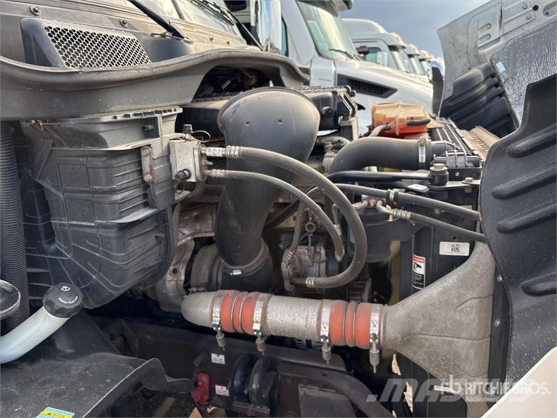 Freightliner Cascadia 113 Trasportatore per veicoli