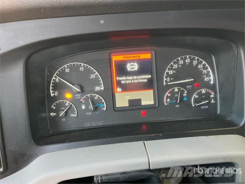 Freightliner Cascadia 126 6x4 T/A Sleeper Truck Tractor Tegljači