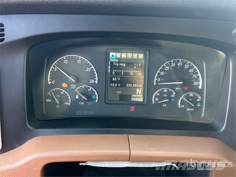 Freightliner Cascadia 126 6x4 T/A Sleeper Truck Tractor Sadulveokid