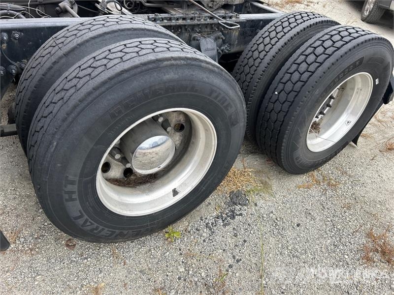 Freightliner Cascadia 125 6x4 T/A Sleeper Truck Tractor (Inoper Влекачи