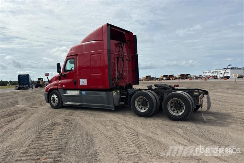 Freightliner Cascadia 125 T/A Sleeper Truck Tractor Vilcēji