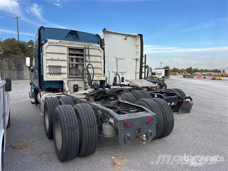 Freightliner Cascadia 125 6x4 T/A Sleeper Truck Tractor Traktorske jedinice