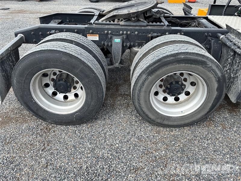 Freightliner Cascadia 125 6x4 T/A Sleeper Truck Tractor Naudoti vilkikai