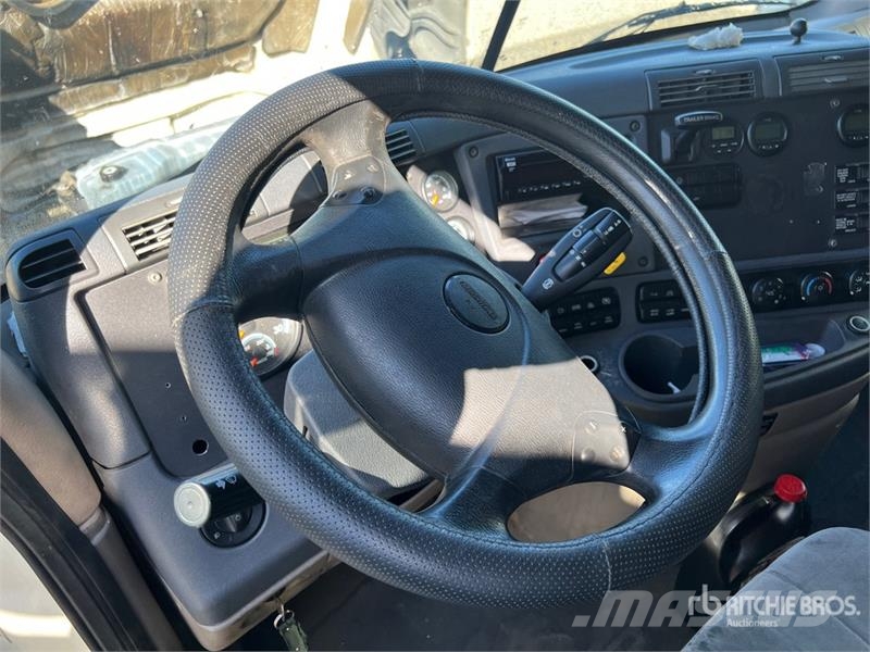 Freightliner Cascadia 6x4 T/A Sleeper Truck Tractor Vlačilci