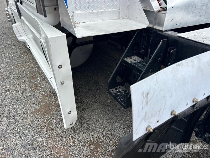 Freightliner Cascadia 125 6x4 T/A Sleeper Truck Tractor Vilcēji
