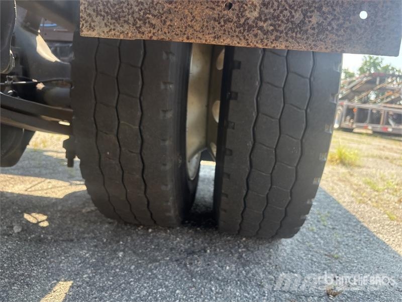 Freightliner Cascadia 113 Camiones portavehículos