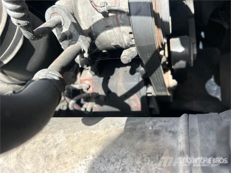 Freightliner Cascadia 125 6x4 T/A Sleeper Truck Tractor (Inoper Camiones tractor