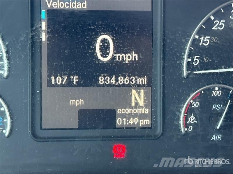 Freightliner Cascadia 126 6x4 T/A Sleeper Truck Tractor وحدات الجر