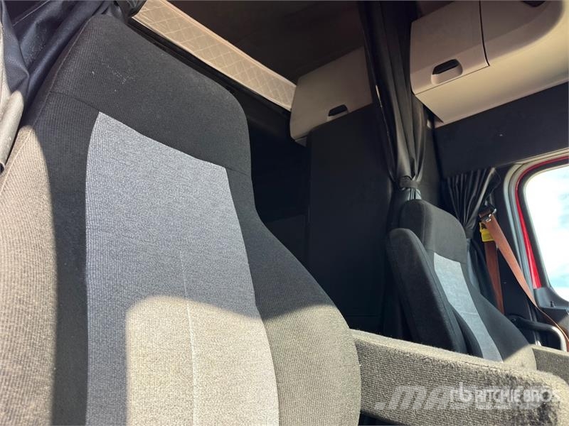 Freightliner Cascadia 126 Autotractoare