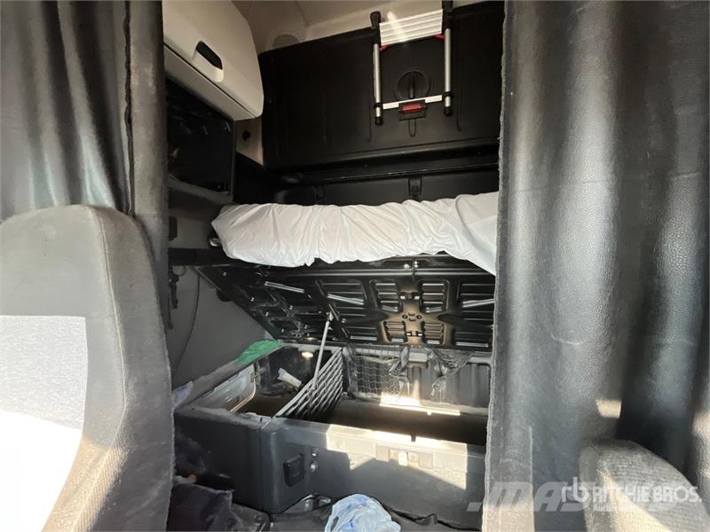 Freightliner Cascadia 126 6x4 T/A Sleeper Truck Tractor Tracteur routier