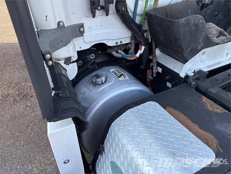 Freightliner Cascadia 126 6x4 T/A Sleeper Truck Tractor 트랙터 유닛