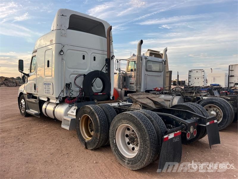 Freightliner Cascadia 126 6x4 T/A Sleeper Truck Tractor Sattelzugmaschinen