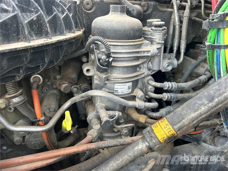 Freightliner Cascadia 125 6x4 T/A Sleeper Truck Tractor (Inoper وحدات الجر