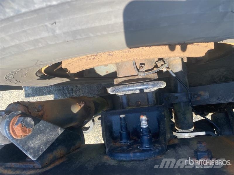 Freightliner Cascadia 126 6x4 T/A Sleeper Truck Tractor (Inoper 中古トラクターヘッド | トレーラーヘッド