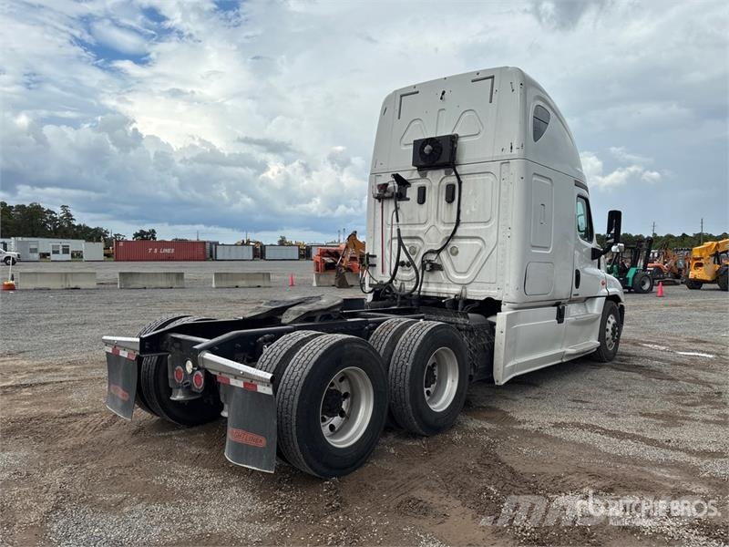 Freightliner Cascadia 125 6x4 T/A Sleeper Truck Tractor Naudoti vilkikai