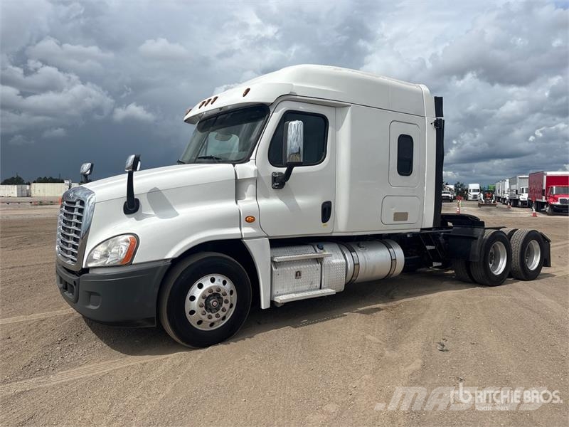 Freightliner Cascadia 125 6x4 T/A Sleeper Truck Tractor Tegljači