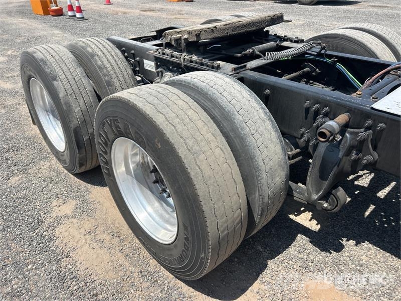 Freightliner Cascadia 126 6x4 T/A Sleeper Truck Tractor وحدات الجر