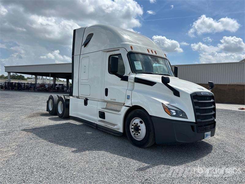 Freightliner Cascadia 126 6x4 T/A Sleeper Truck Tractor Nyergesvontatók
