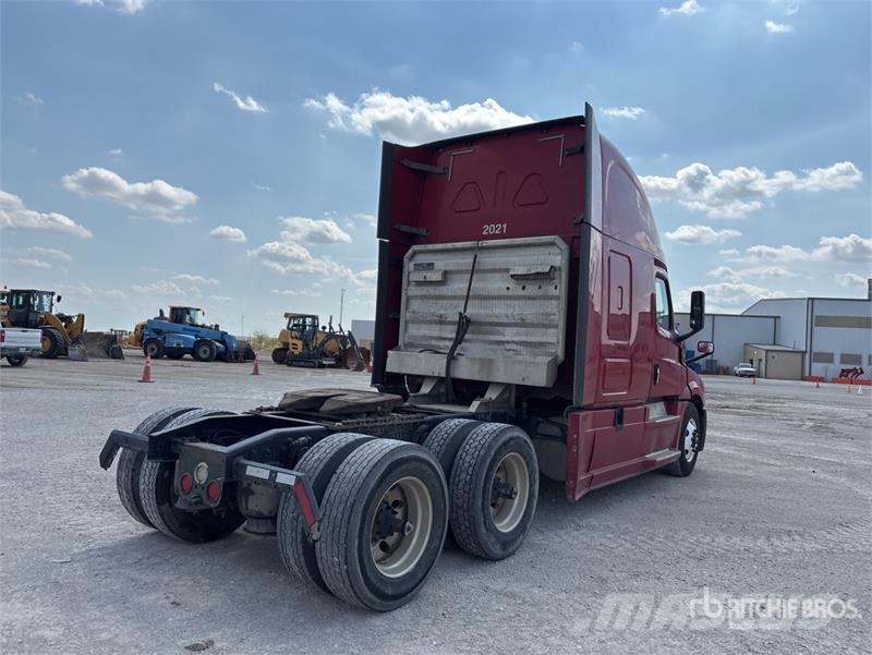 Freightliner Cascadia 126 6x4 T/A Sleeper Truck Tractor Tahače