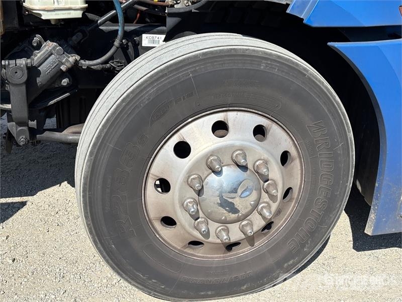 Freightliner Cascadia T/A Sleeper Truck Tractor 6x4 T/A Sleeper Tractor Units