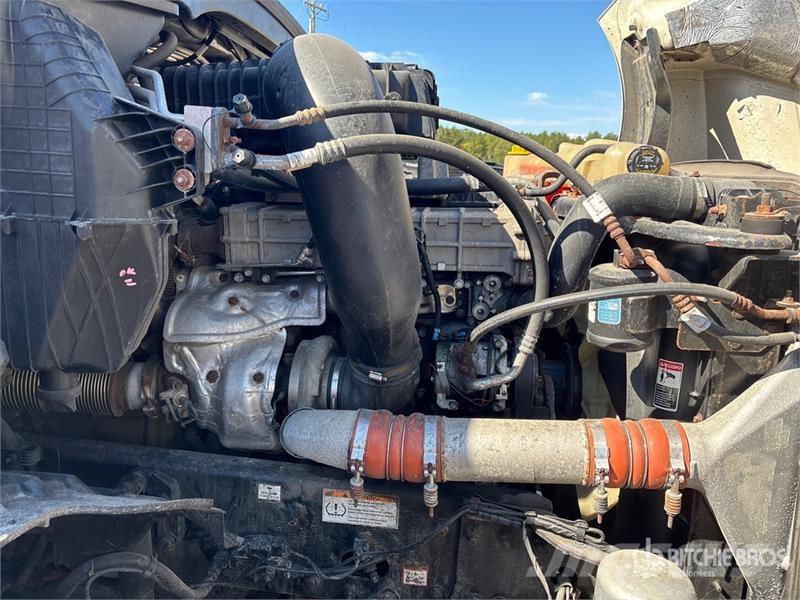 Freightliner Cascadia 126 6x4 T/A Sleeper Truck Tractor Sattelzugmaschinen