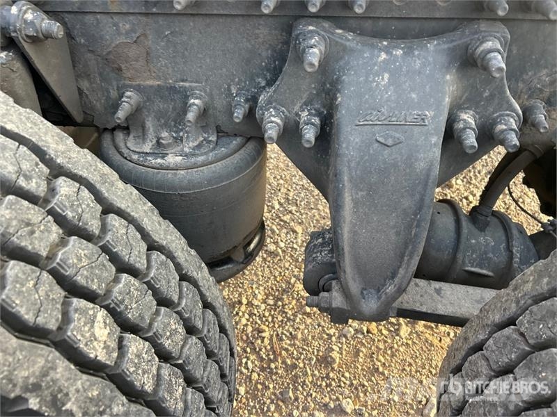 Freightliner Cascadia 6x4 T/A Sleeper Truck Tractor (Inoperable Trekkvogner