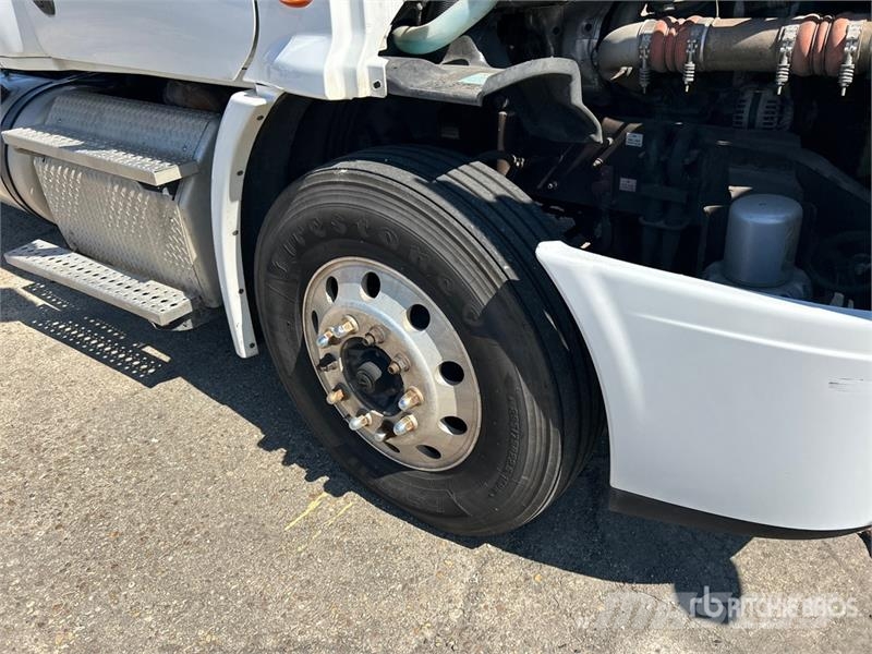 Freightliner Cascadia 113 6x4 Sleeper Car Carrier Truck Autovežiai