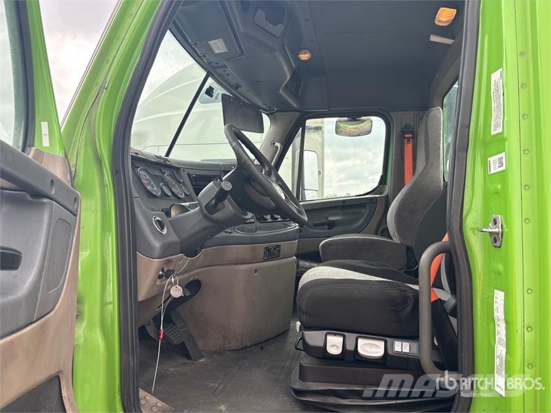 Freightliner Cascadia 113 Тягачі