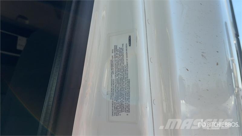 Freightliner Cascadia 126 6x4 T/A Sleeper Truck Tractor 中古トラクターヘッド | トレーラーヘッド