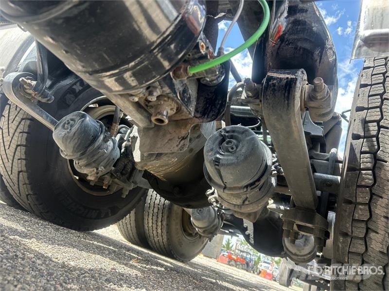 Freightliner Cascadia 125 6x4 T/A Sleeper Truck Tractor 中古トラクターヘッド | トレーラーヘッド