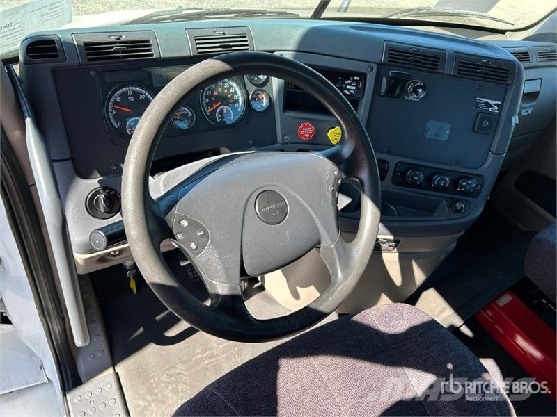 Freightliner Cascadia 113 Vilcēji