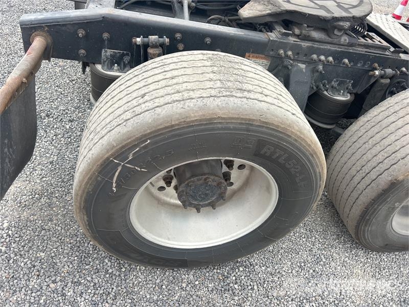 Freightliner Cascadia 125 6x4 T/A Sleeper Truck Tractor Sattelzugmaschinen