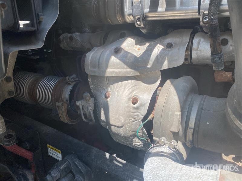 Freightliner Cascadia 126 6x4 T/A Sleeper Truck Tractor (Inoper 中古トラクターヘッド | トレーラーヘッド