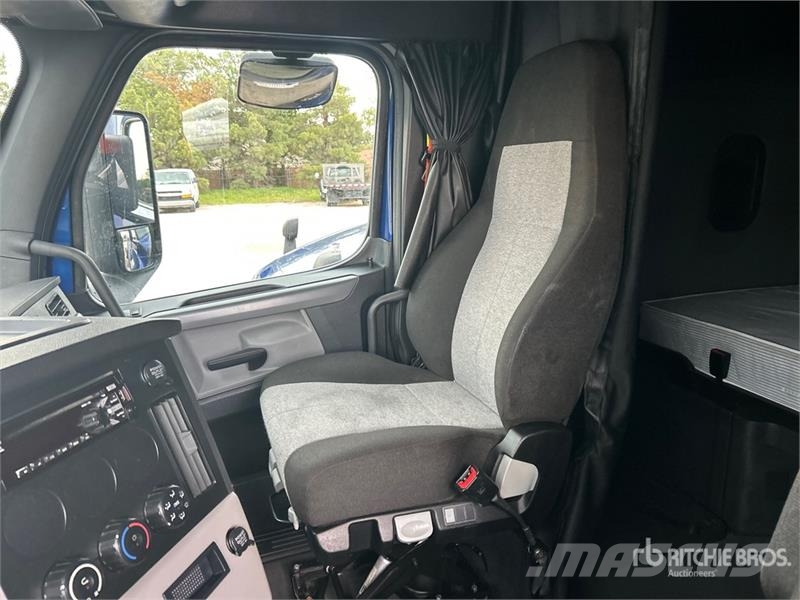 Freightliner Cascadia 126 6x4 T/A Sleeper Truck Tractor Tractor Units