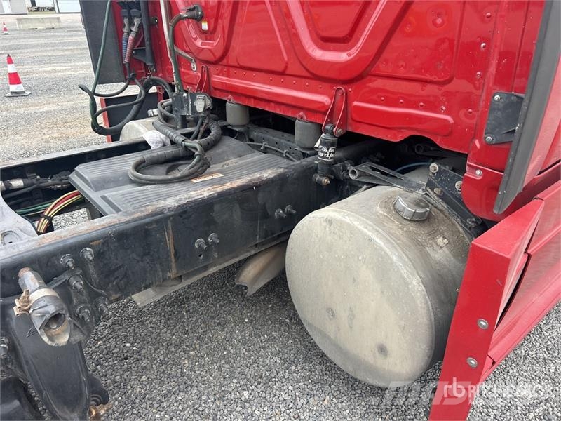 Freightliner Cascadia 125 6x4 T/A Sleeper Truck Tractor Sattelzugmaschinen