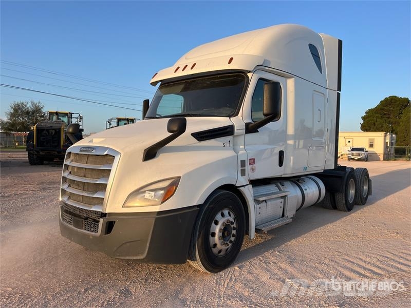 Freightliner Cascadia 126 6x4 T/A Sleeper Truck Tractor Tegljači