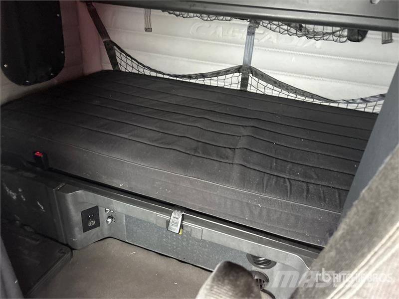Freightliner Cascadia 126 6x4 T/A Sleeper Truck Tractor Vilcēji
