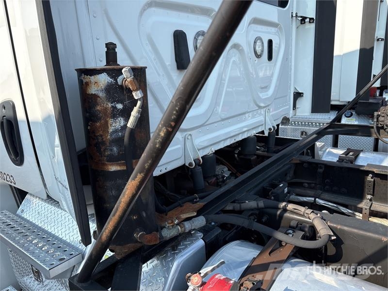 Freightliner Cascadia 113 Camiones portacoches