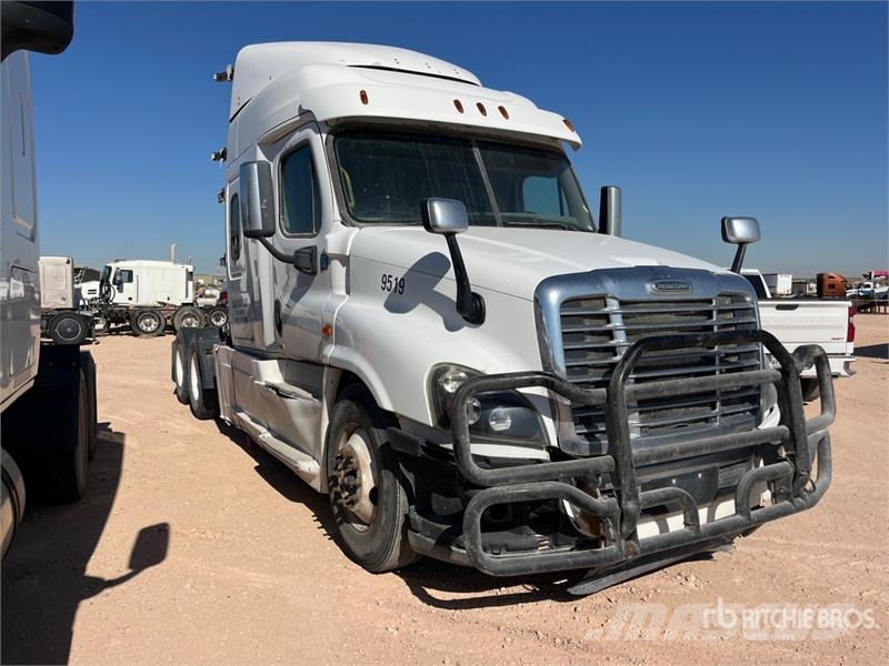 Freightliner Cascadia 125 6x4 T/A Sleeper Truck Tractor Vlačilci
