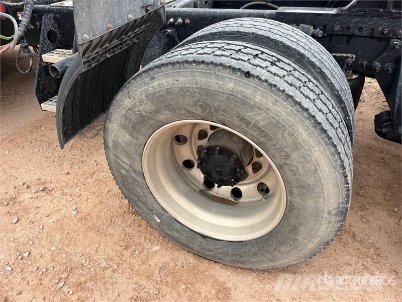 Freightliner Cascadia 125 6x4 T/A Sleeper Truck Tractor Sadulveokid