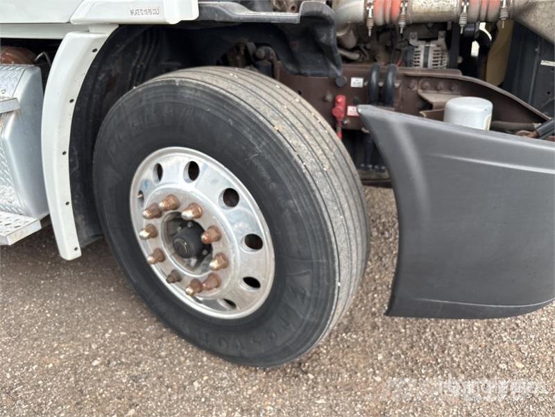 Freightliner Cascadia 113 6x4 Sleeper Car Carrier Truck Evakuatori