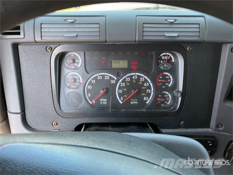 Freightliner Cascadia 125 6x4 T/A Sleeper Truck Tractor Cabezas tractoras