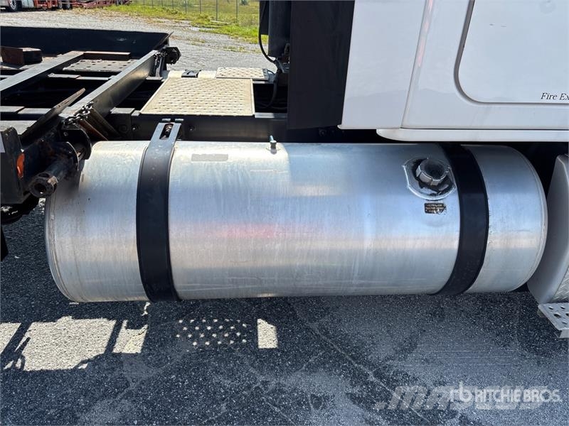 Freightliner Cascadia 113 6x4 Sleeper Car Carrier Truck Biltransportbilar