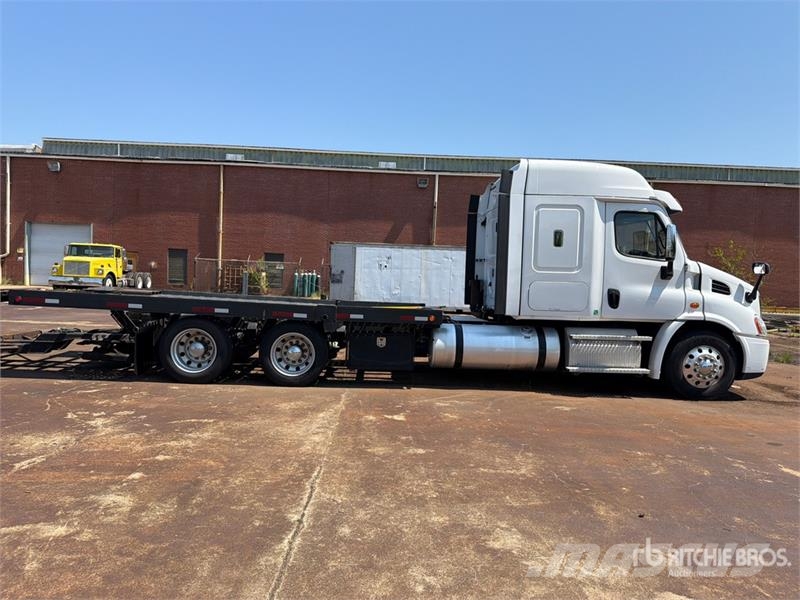 Freightliner Cascadia 113 6x4 Sleeper Car Carrier Truck Trasportatore per veicoli